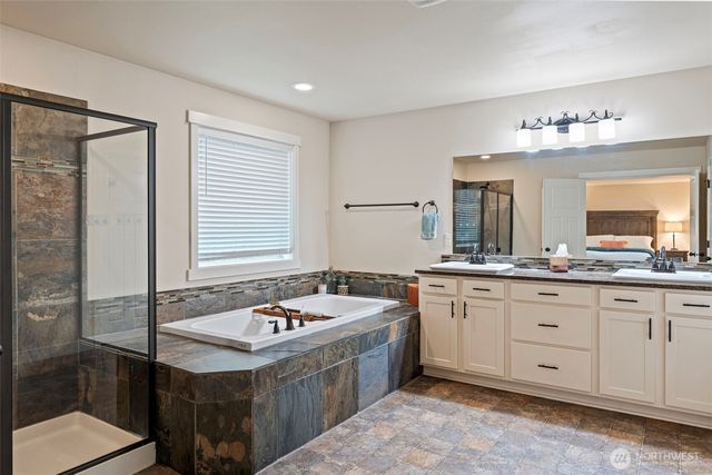 901 SW Norpoint Court, Port Orchard, WA 98367