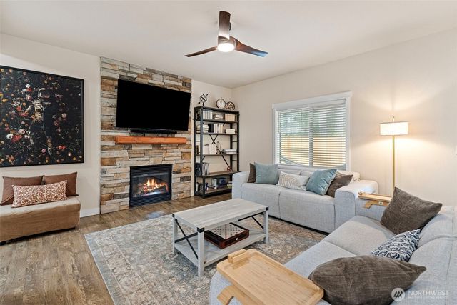 901 SW Norpoint Court, Port Orchard, WA 98367