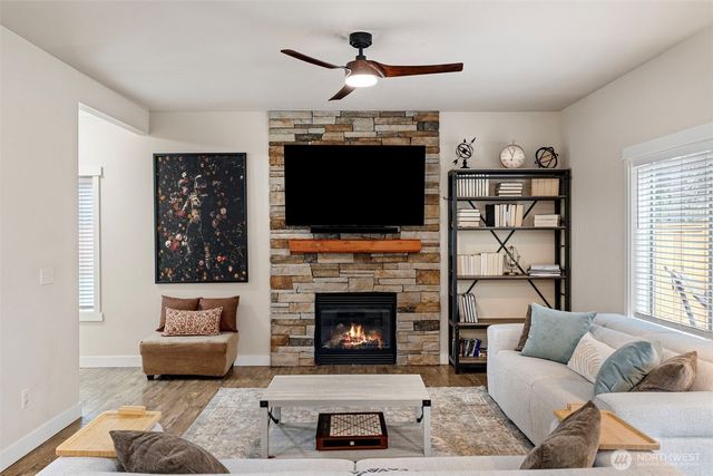 901 SW Norpoint Court, Port Orchard, WA 98367