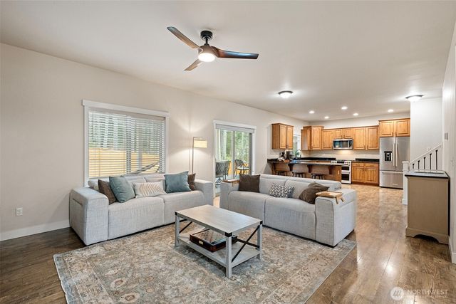 901 SW Norpoint Court, Port Orchard, WA 98367
