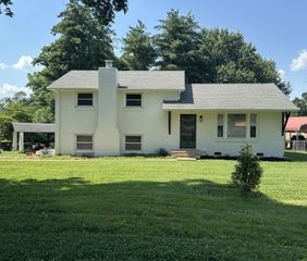 303 Nice Dr, Clarksville, TN 37042