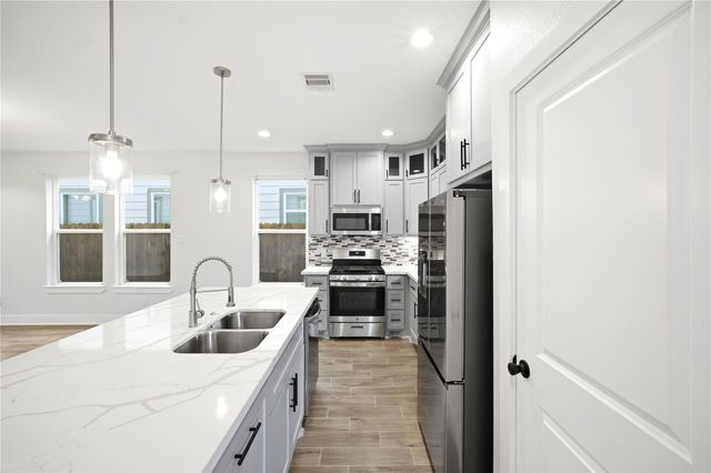 2125 Paul Quinn Street, Houston, TX 77091
