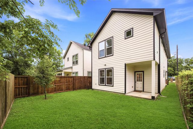 2125 Paul Quinn Street, Houston, TX 77091