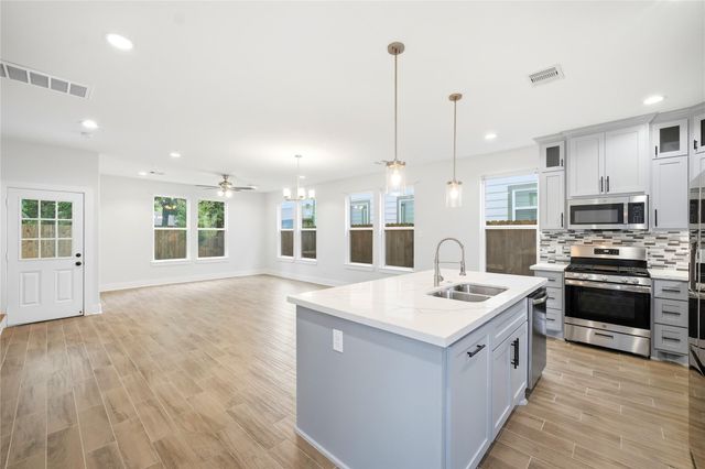 2125 Paul Quinn Street, Houston, TX 77091
