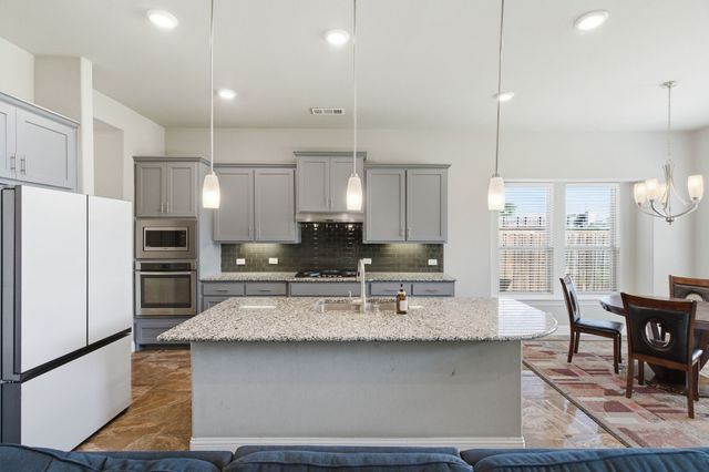 7452 Reverchon Drive, Irving, TX 75063