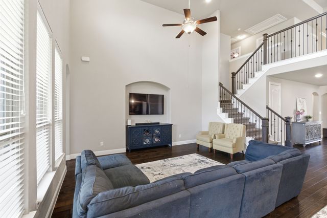 7452 Reverchon Drive, Irving, TX 75063