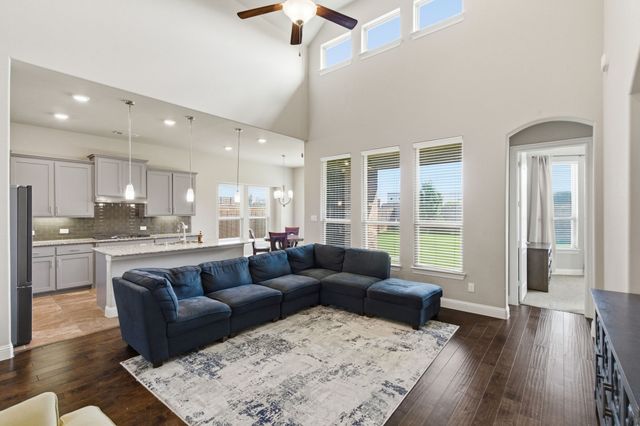 7452 Reverchon Drive, Irving, TX 75063