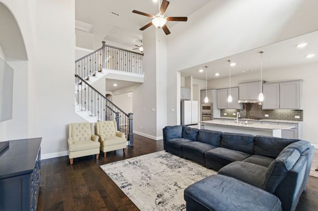 7452 Reverchon Drive, Irving, TX 75063
