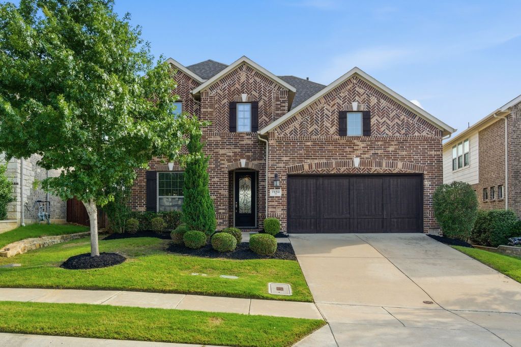7452 Reverchon Drive, Irving, TX 75063