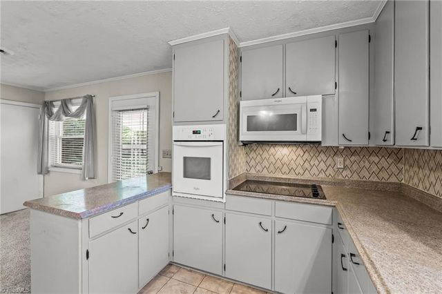 18 Colonial Drive, Lexington, NC 27292