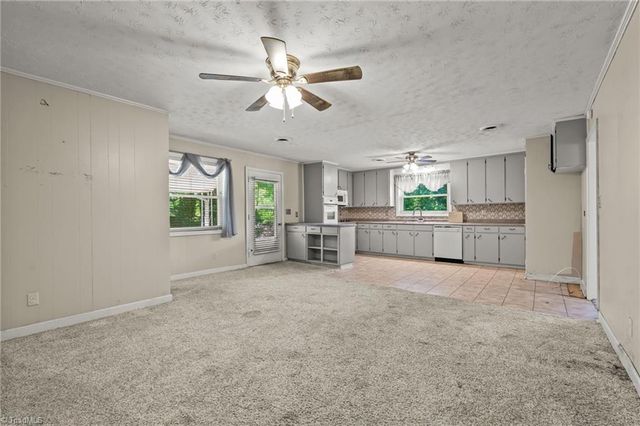 18 Colonial Drive, Lexington, NC 27292
