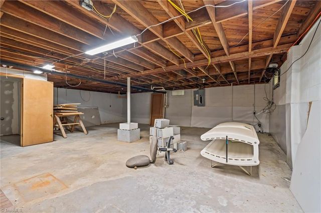 18 Colonial Drive, Lexington, NC 27292