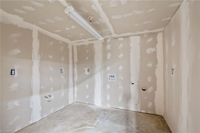 18 Colonial Drive, Lexington, NC 27292