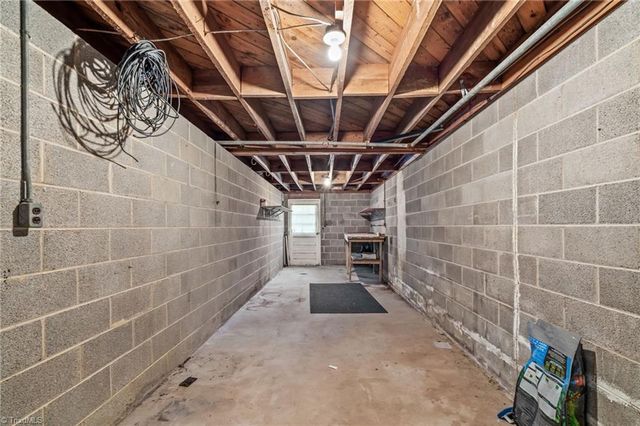 18 Colonial Drive, Lexington, NC 27292