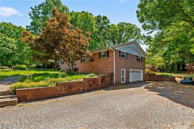 18 Colonial Drive, Lexington, NC 27292