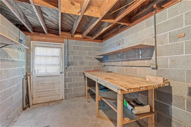 18 Colonial Drive, Lexington, NC 27292