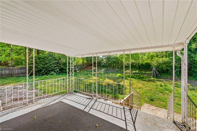 18 Colonial Drive, Lexington, NC 27292