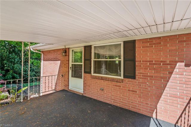 18 Colonial Drive, Lexington, NC 27292