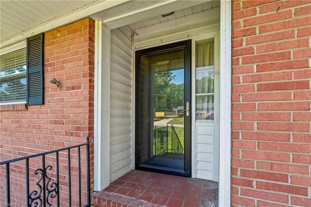 18 Colonial Drive, Lexington, NC 27292