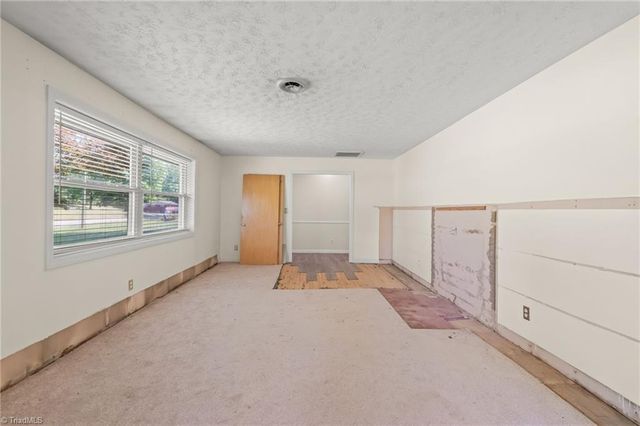 18 Colonial Drive, Lexington, NC 27292