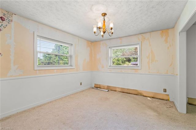 18 Colonial Drive, Lexington, NC 27292