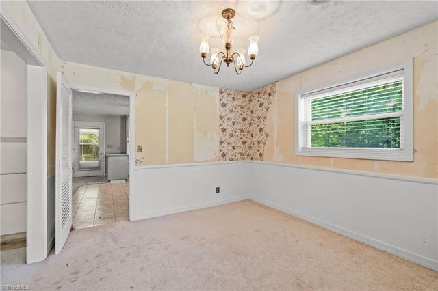 18 Colonial Drive, Lexington, NC 27292