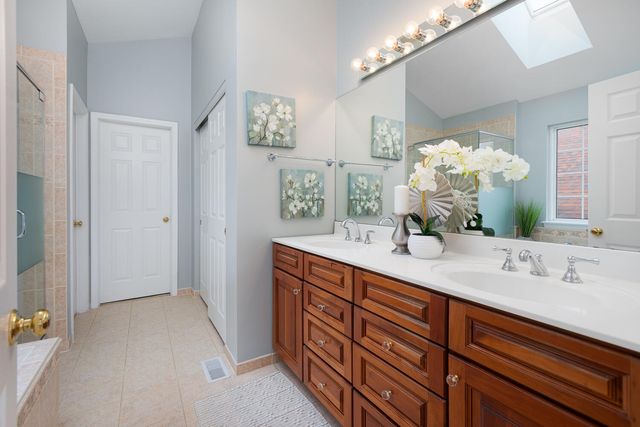 1606 FAIRFAX Lane, Oakbrook Terrace, IL 60181