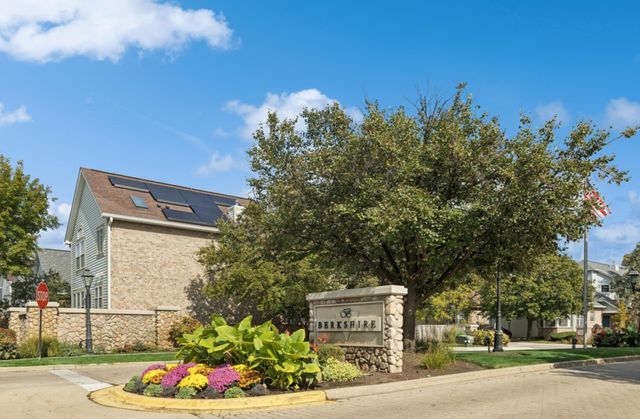 1606 FAIRFAX Lane, Oakbrook Terrace, IL 60181