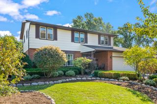457 S Bennett Avenue, Palatine, IL 60067