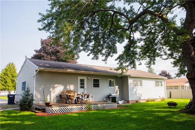 15 Old White Lane, Henrietta, NY 14623