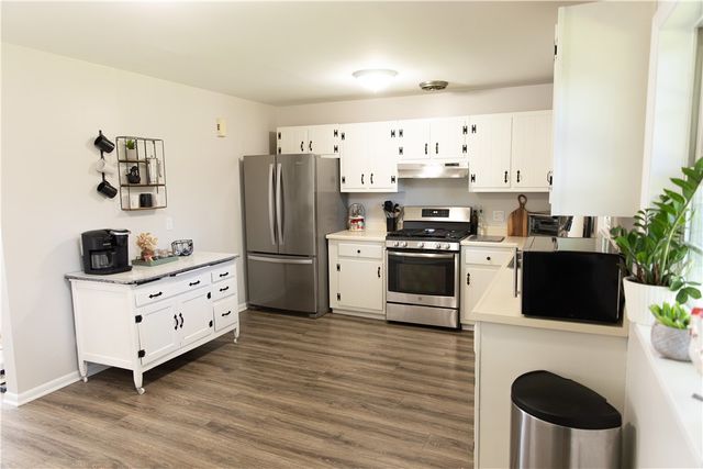 15 Old White Lane, Henrietta, NY 14623