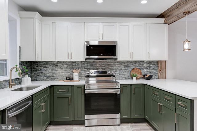 17 GIRARD AVE, Lancaster, PA 17603