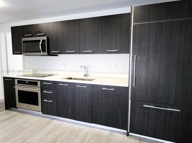 45 SW 9th St 2108, Miami, FL 33130