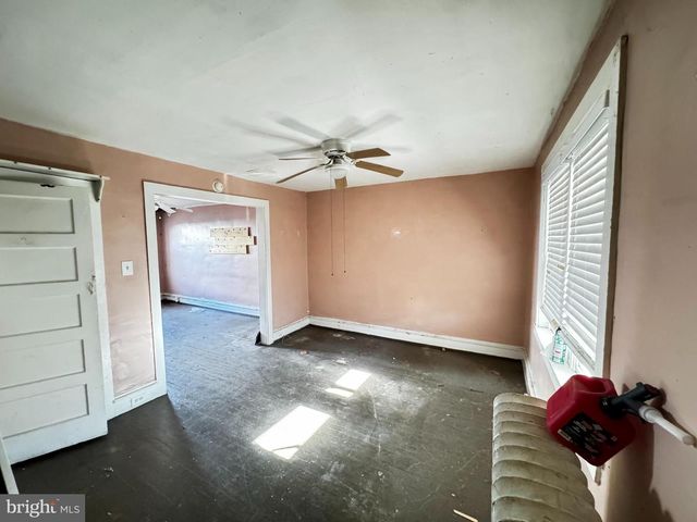 421 DARBY TER, Darby, PA 19023