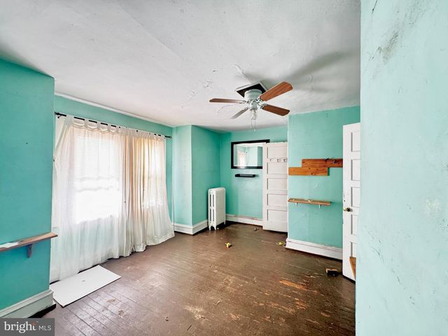 421 DARBY TER, Darby, PA 19023