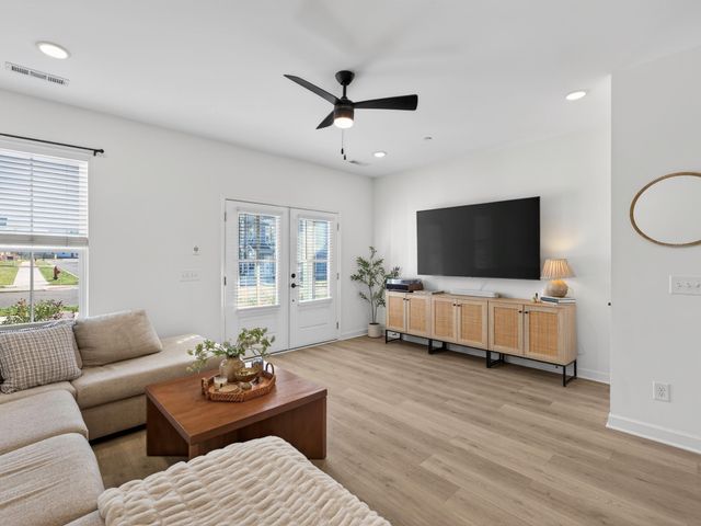 1945 Amacher Dr, Spring Hill, TN 37174