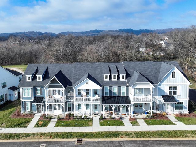 1945 Amacher Dr, Spring Hill, TN 37174