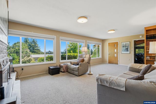 1740 NW Woodland Dr, Corvallis, OR 97330