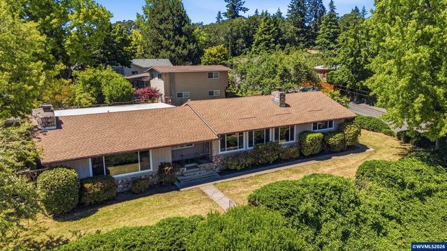 1740 NW Woodland Dr, Corvallis, OR 97330