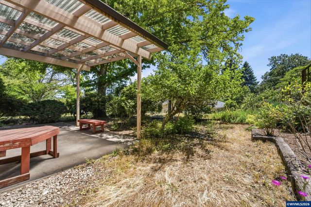 1740 NW Woodland Dr, Corvallis, OR 97330