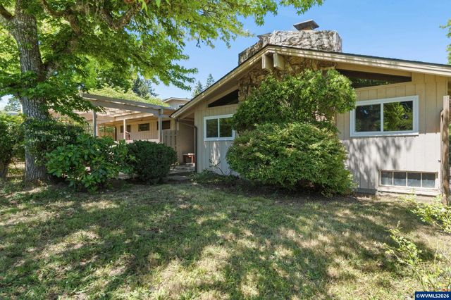 1740 NW Woodland Dr, Corvallis, OR 97330