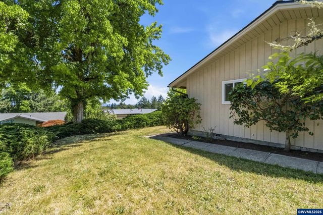 1740 NW Woodland Dr, Corvallis, OR 97330