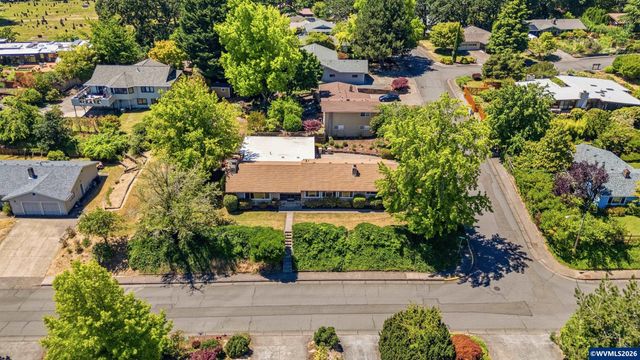 1740 NW Woodland Dr, Corvallis, OR 97330