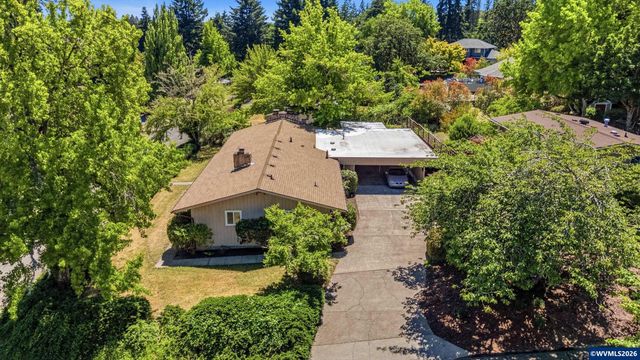 1740 NW Woodland Dr, Corvallis, OR 97330