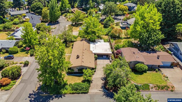 1740 NW Woodland Dr, Corvallis, OR 97330