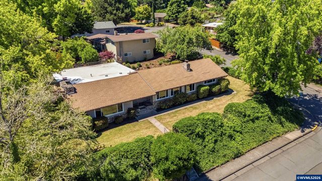 1740 NW Woodland Dr, Corvallis, OR 97330