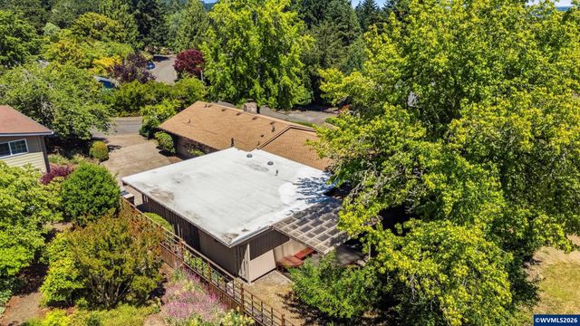 1740 NW Woodland Dr, Corvallis, OR 97330