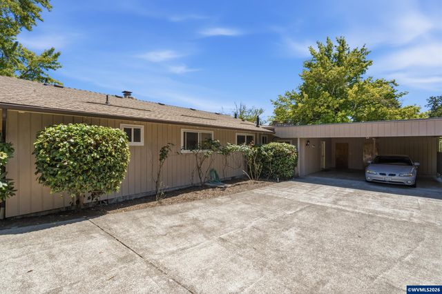 1740 NW Woodland Dr, Corvallis, OR 97330