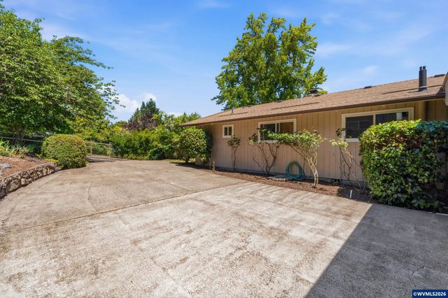 1740 NW Woodland Dr, Corvallis, OR 97330