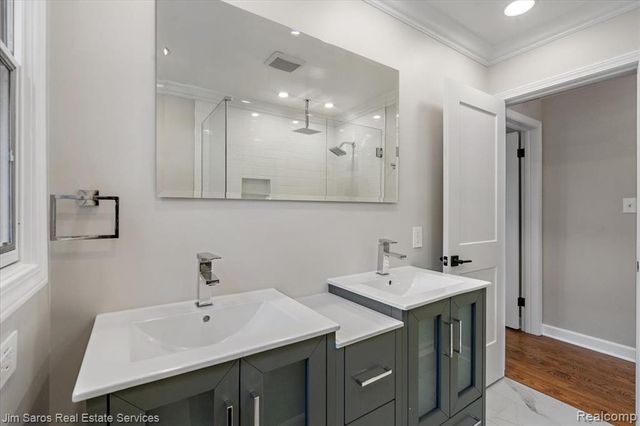 22676 Bayview Drive, Saint Clair Shores, MI 48081